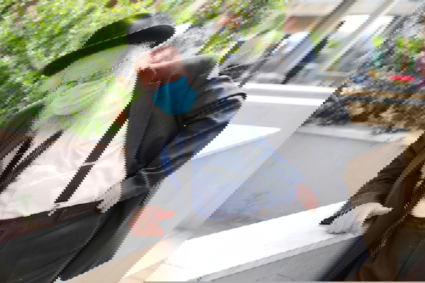 הספד על הרב עוזר דרורי: 'הפריע לו שנשים טיפלו בו כשהיה מונשם'