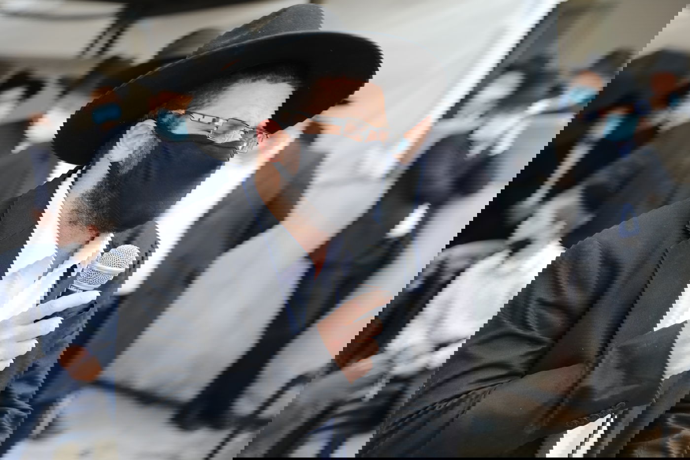 הספד על הרב עוזר דרורי: 'הפריע לו שנשים טיפלו בו כשהיה מונשם'