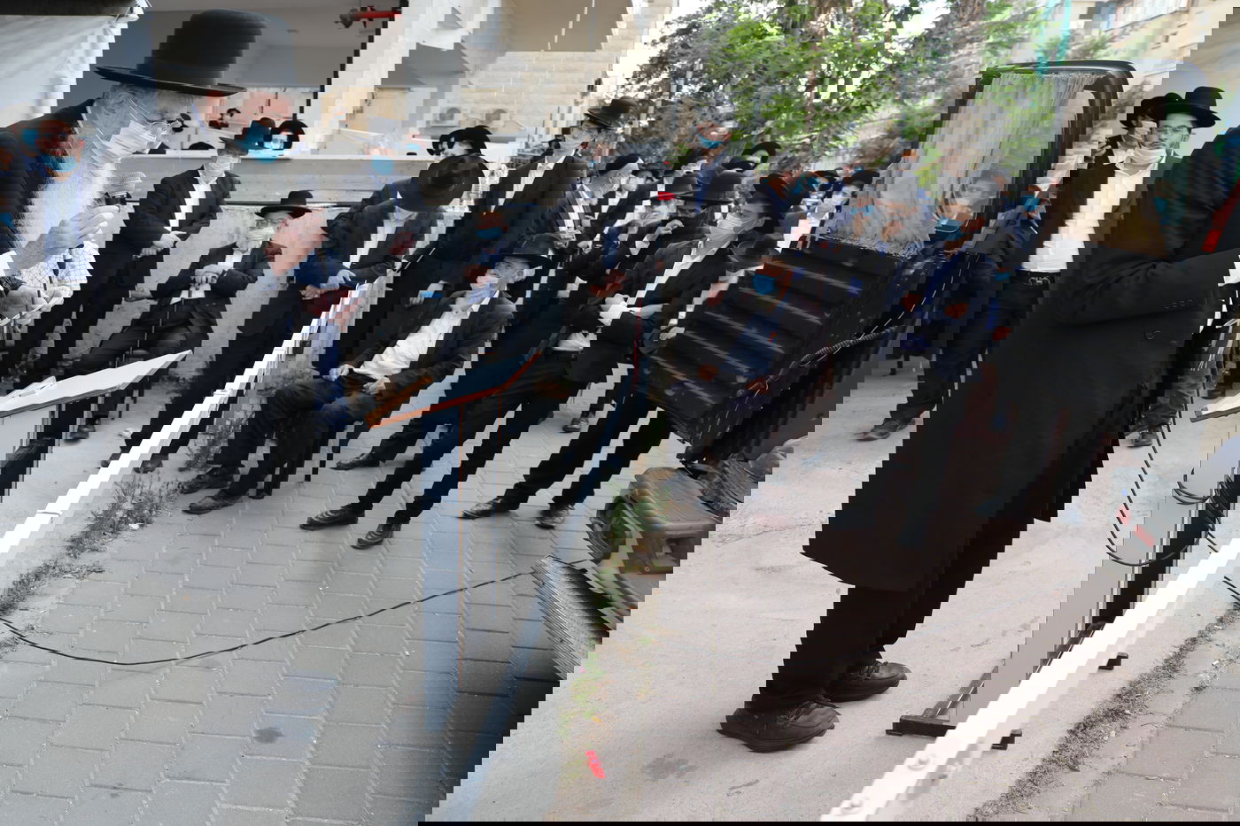 הספד על הרב עוזר דרורי: 'הפריע לו שנשים טיפלו בו כשהיה מונשם'