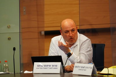 פרופ' גרוטו בדיון