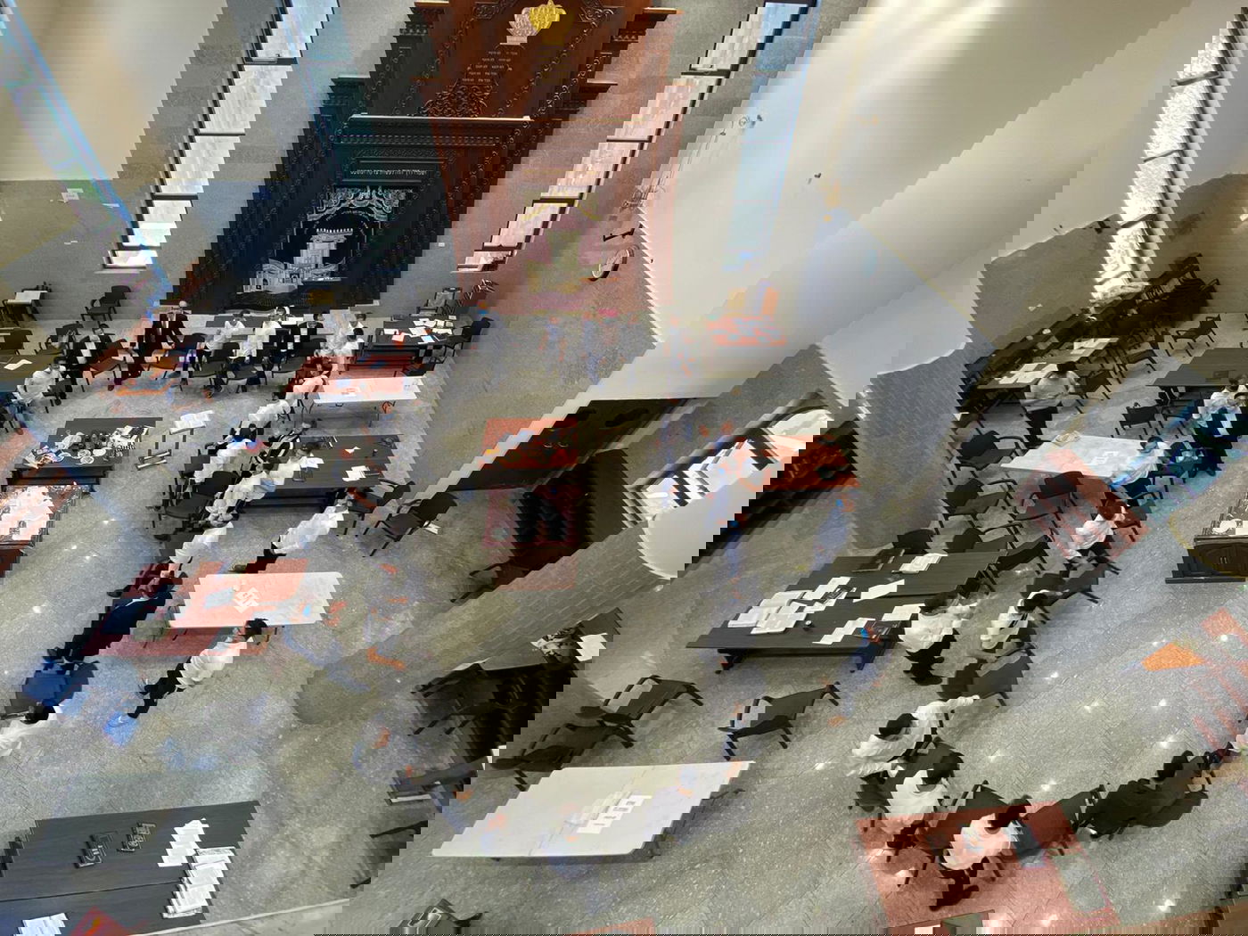 צפו: ריקוד הכסאות של תלמידי ישיבת דרך ה'