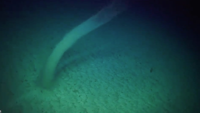 החוקרים בהלם: צפו ב"טורנדו" בעומק הים