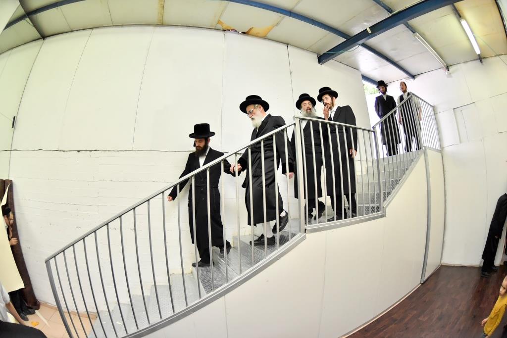 האדמו"ר מויז'ניץ ביקר ב"אולם החתונות"