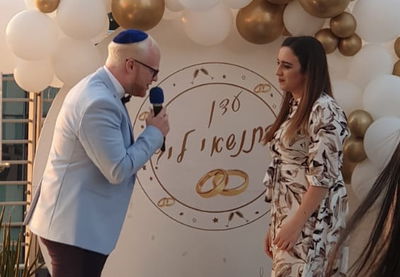 אשר גרייבר התארס, ומבהיר: "זה היה בשידוך"