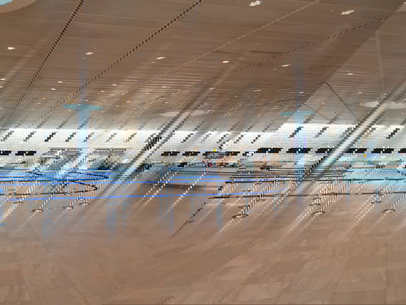 אולם הנוסעים הריק