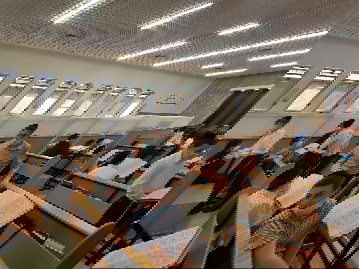 גם בתל אביב חוזרים ללמוד ב'ישיבת קורונה'