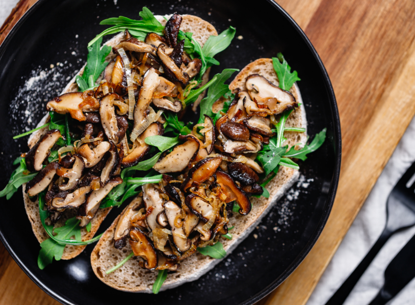 ארוחה לכל דבר: טוסט פטריות עשיר