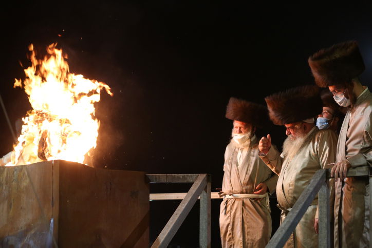 בראשות האדמו"ר: ה'לעלובערס' הדליקו את מירון