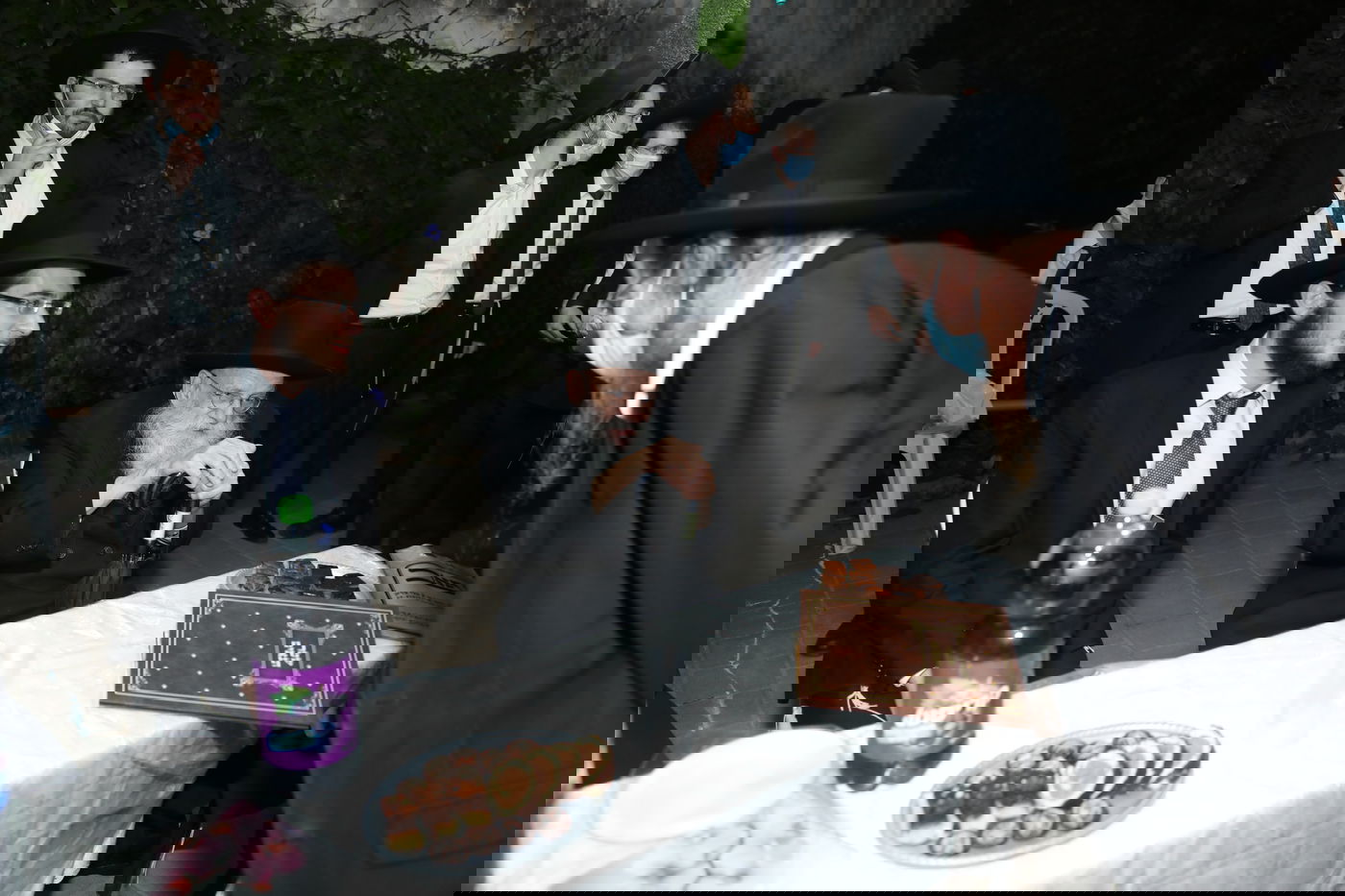 בצל קורונה: אירוסין לזוג ממשפחות חשובות