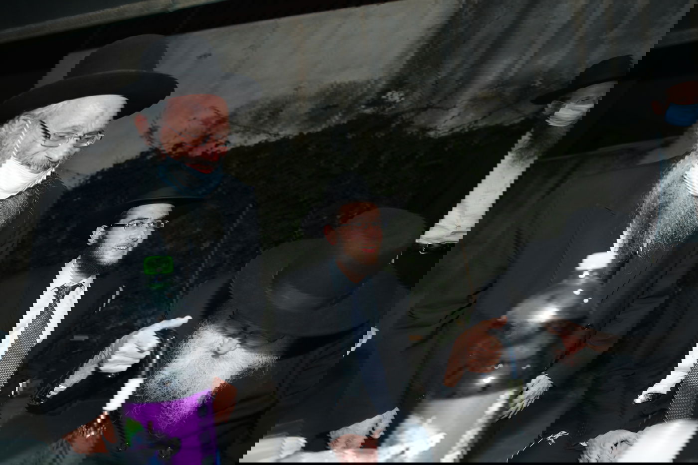 בצל קורונה: אירוסין לזוג ממשפחות חשובות