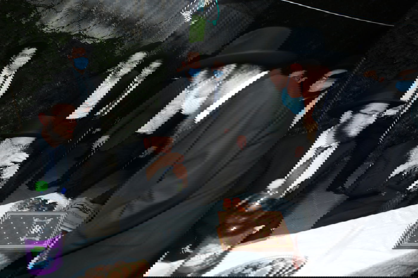 בצל קורונה: אירוסין לזוג ממשפחות חשובות