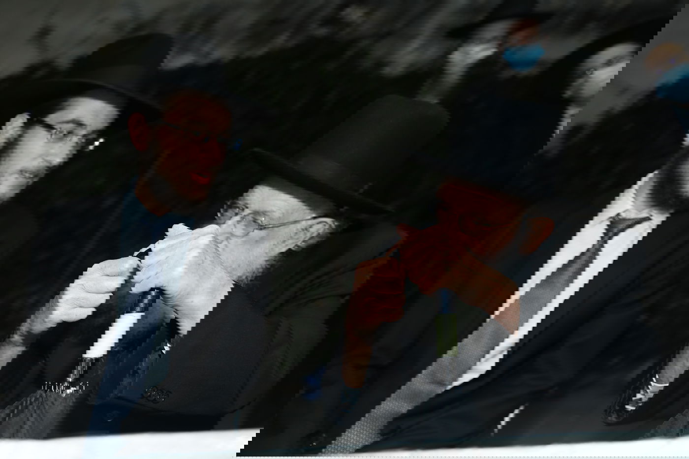 בצל קורונה: אירוסין לזוג ממשפחות חשובות