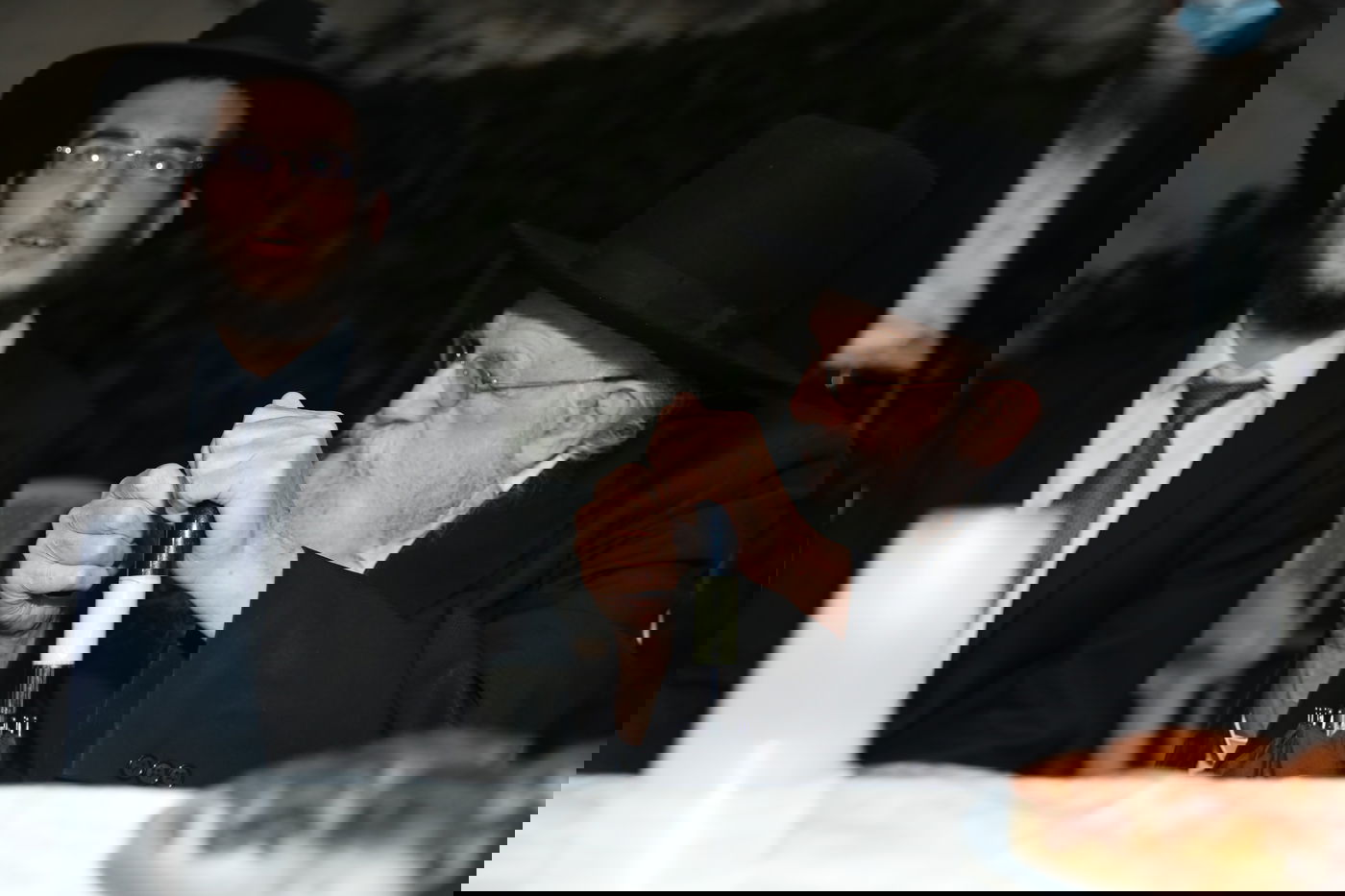 בצל קורונה: אירוסין לזוג ממשפחות חשובות