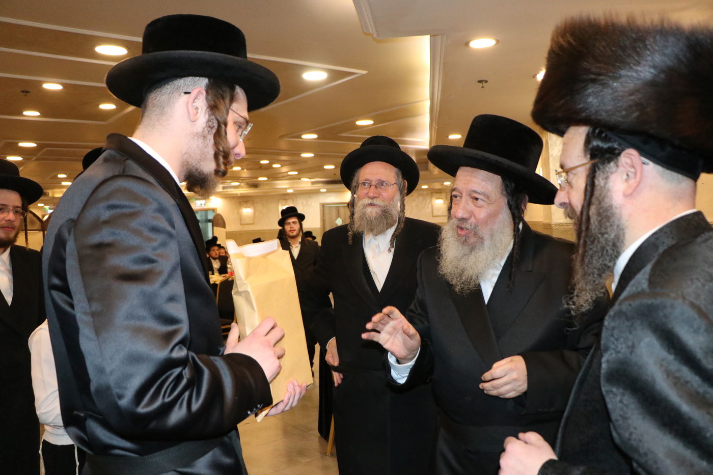 באירוסי בת רה"י:  איחלו 'מזל טוב' עם גארטל