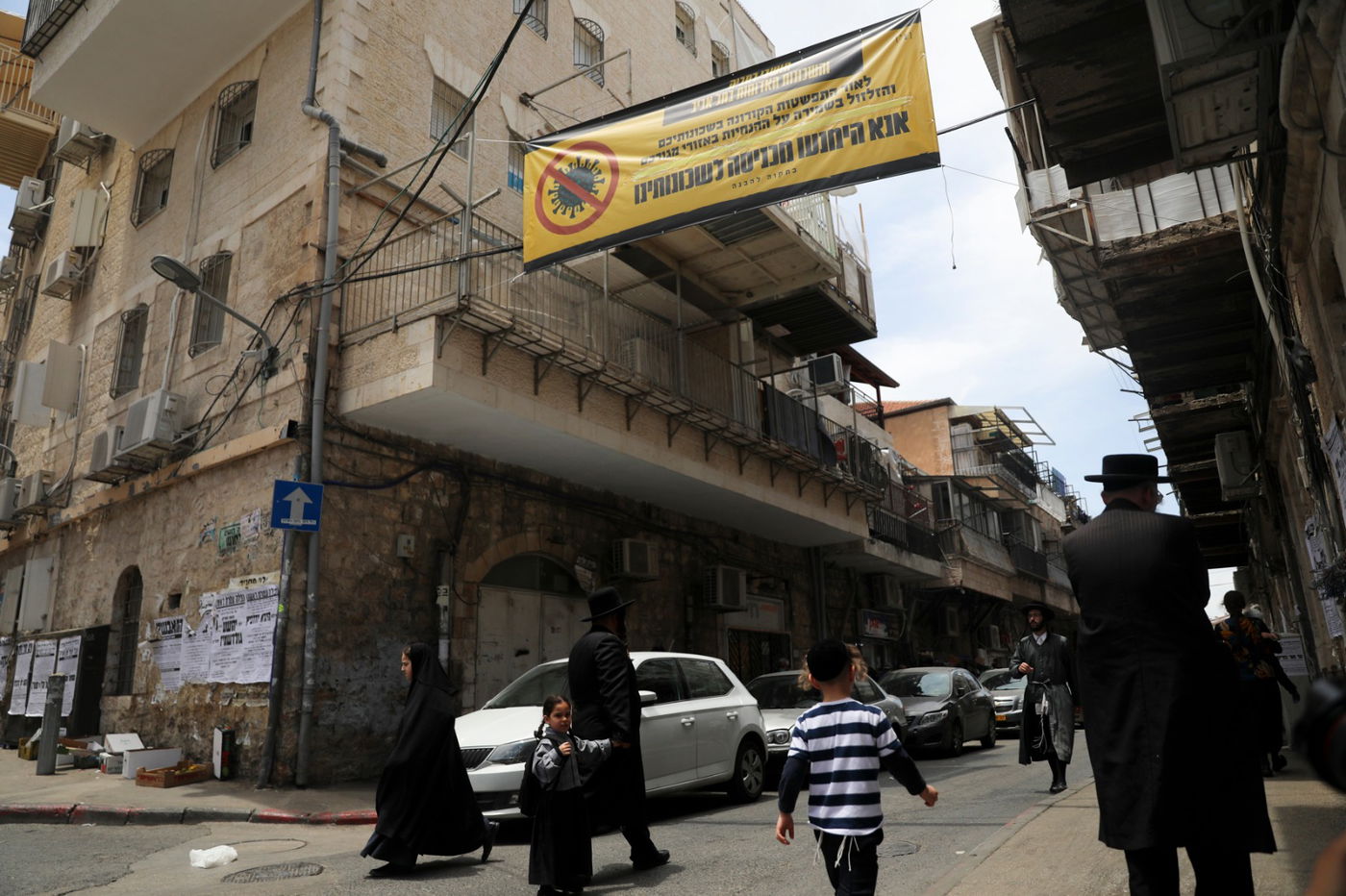 'עברנו מסע ציד, זו זעקה'; מה עומד מאחורי שלט המחאה?