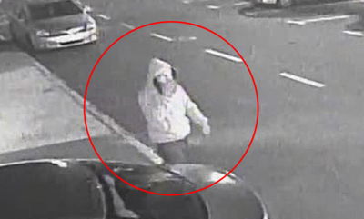 המשטרה מחפשת אדם שהיה סמוך לזירת הרצח • צפו