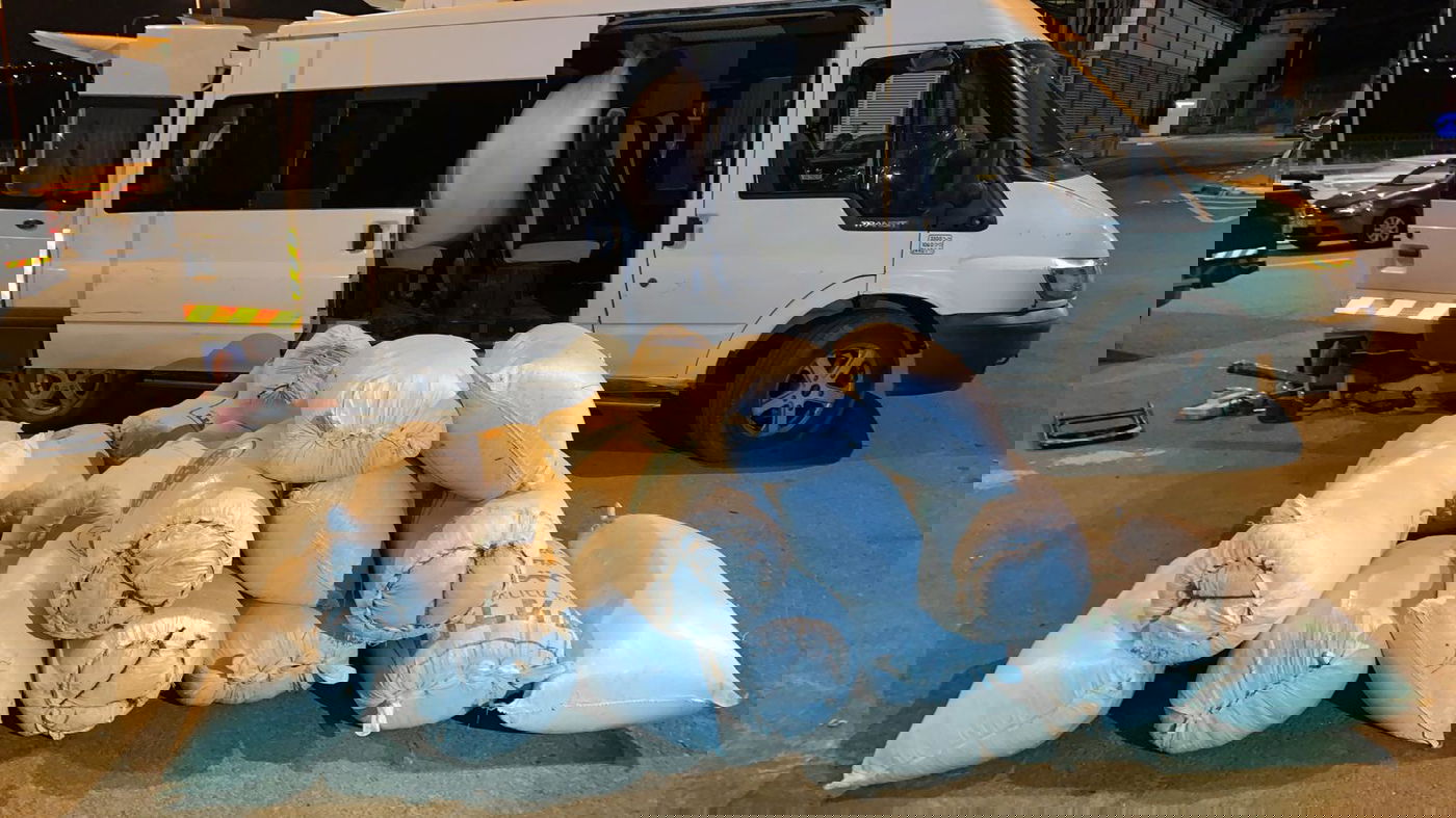 נתפס חשוד בהברחת 1.2 טון של  צמח זעתר