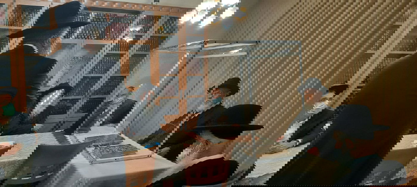 השר דרעי בישיבה. משמאל: הגר"ש זעפרני