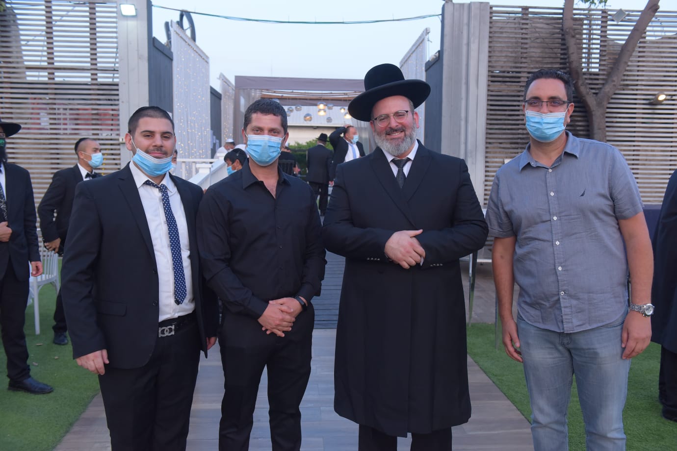 רבה של נשר הגאון רבי יצחק לוי חיתן את בתו. צפו