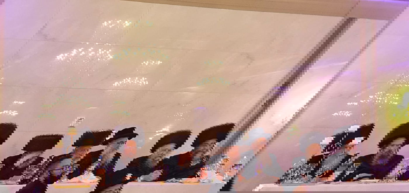 בנו של אב''ד 'נירעדהאז' התחתן עם בת הר"מ מבאבוב