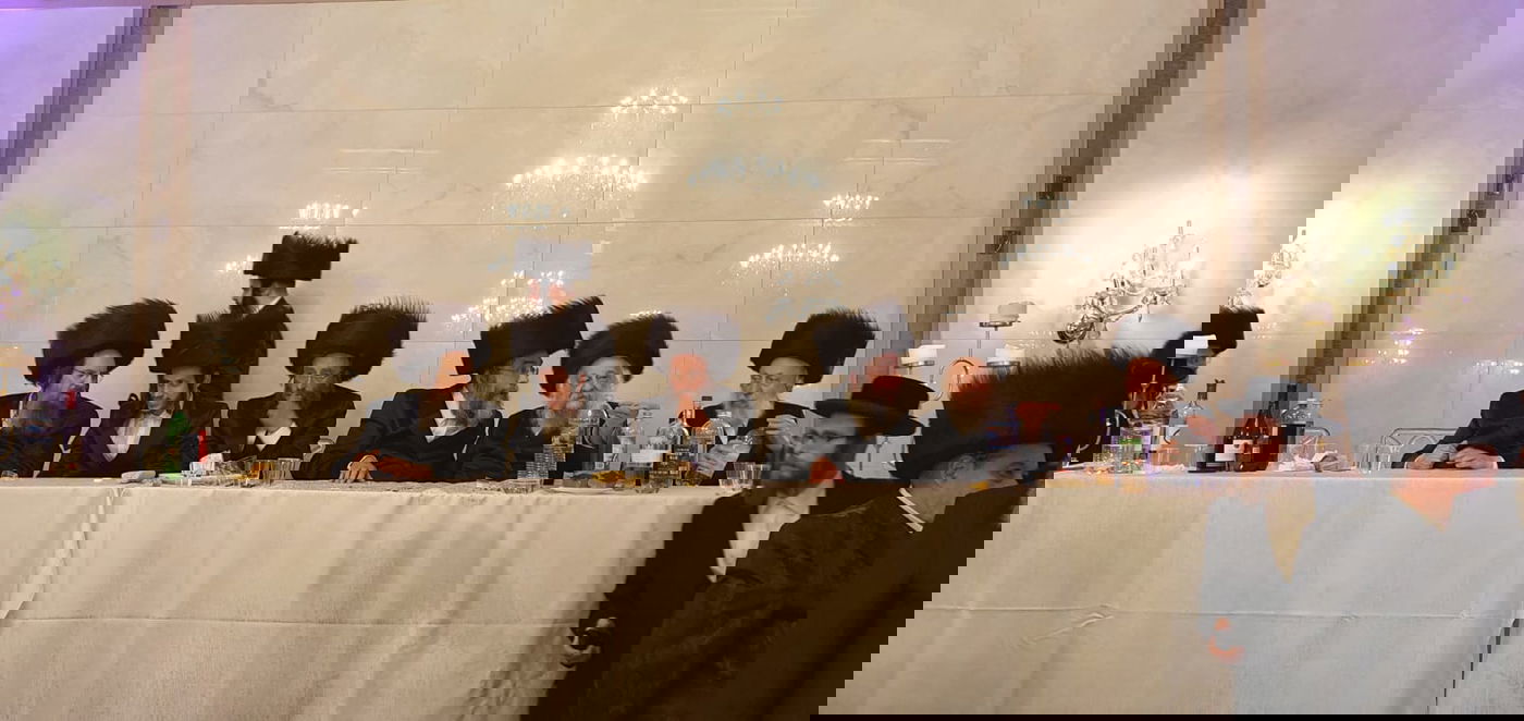 בנו של אב''ד 'נירעדהאז' התחתן עם בת הר"מ מבאבוב