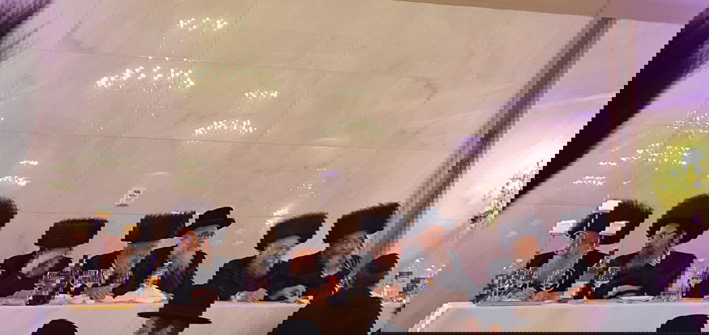 בנו של אב''ד 'נירעדהאז' התחתן עם בת הר"מ מבאבוב