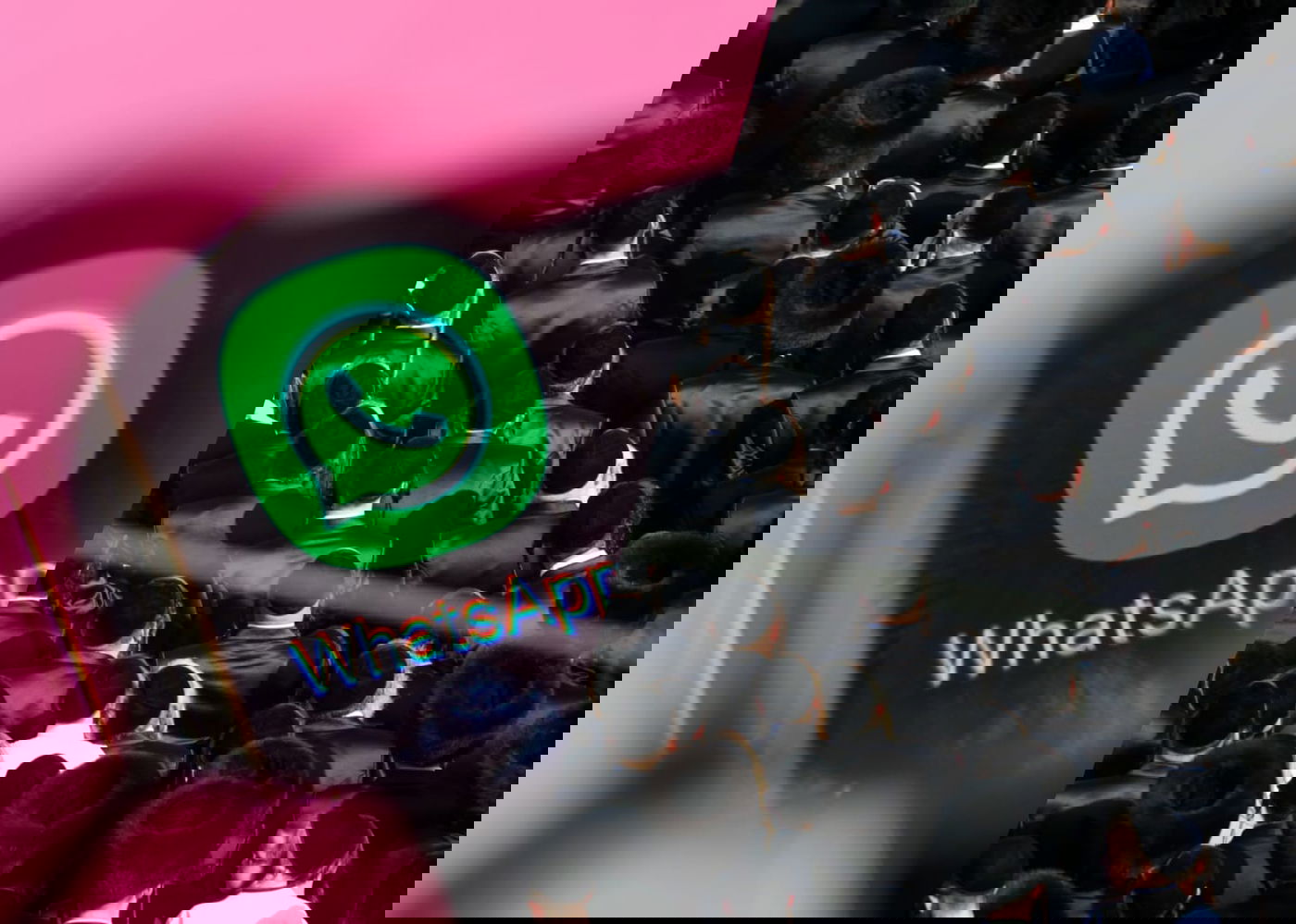 חסידות גור מציגה: הרובוט שירגל אחרי הודעות הוואטסאפ