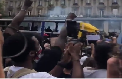 אנטישמיות בהפגנה בפריז: יהודים מסריחים