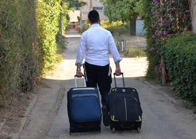 המשגיח הודיע: תלמיד נדבק, הישיבה נסגרת