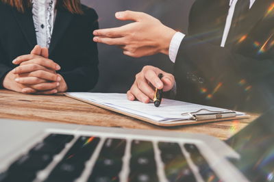 עומדים לפרק את החבילה? כך תדעו אם גישור יעזור לכם