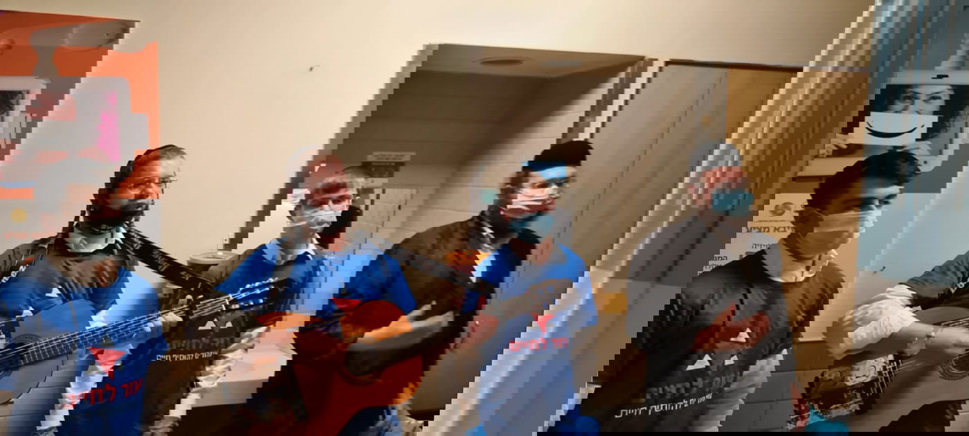 לראשונה מאז משבר הקורונה: ה'משמחים' חזרו לבתי החולים