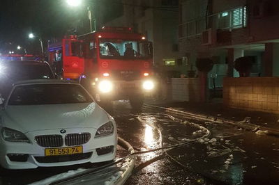 הלילה: שלושה כלי רכב עלו באש בבת ים