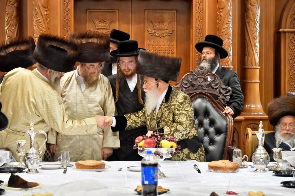 לפני האבל - שמחה: נכד האדמו"ר מתולדות אהרן התארס