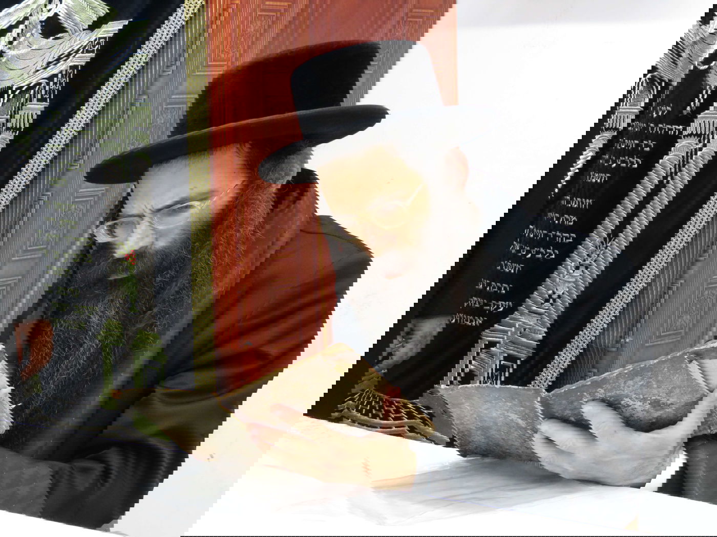 הרבי מעיין בספר העתיק