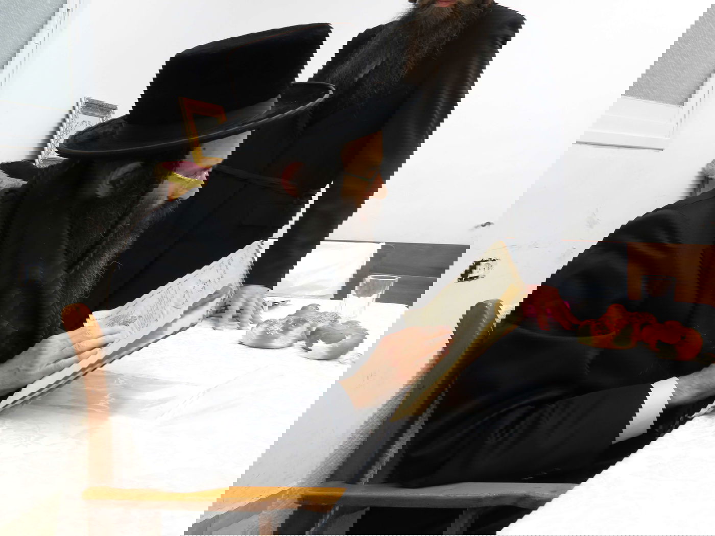 במהלך ה'טיש יארצייט': נחשף ספר עתיק של הרה"ק מביאלה