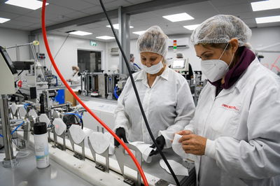 מפעל לייצור מסכות