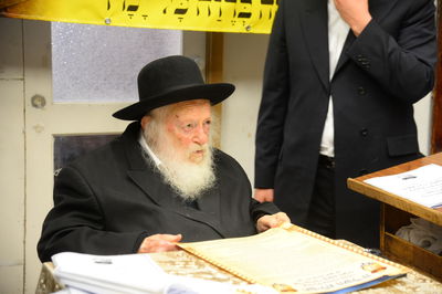 צדיק גוזר, אולם מתי הקב"ה מקיים??