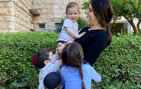 דיפלומטית ואמא ל-4: הצוערת החרדית הראשונה במשרד החוץ