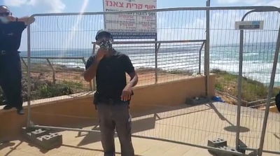 אפליה בנתניה: מנעו מחרדים להיכנס לחוף הים