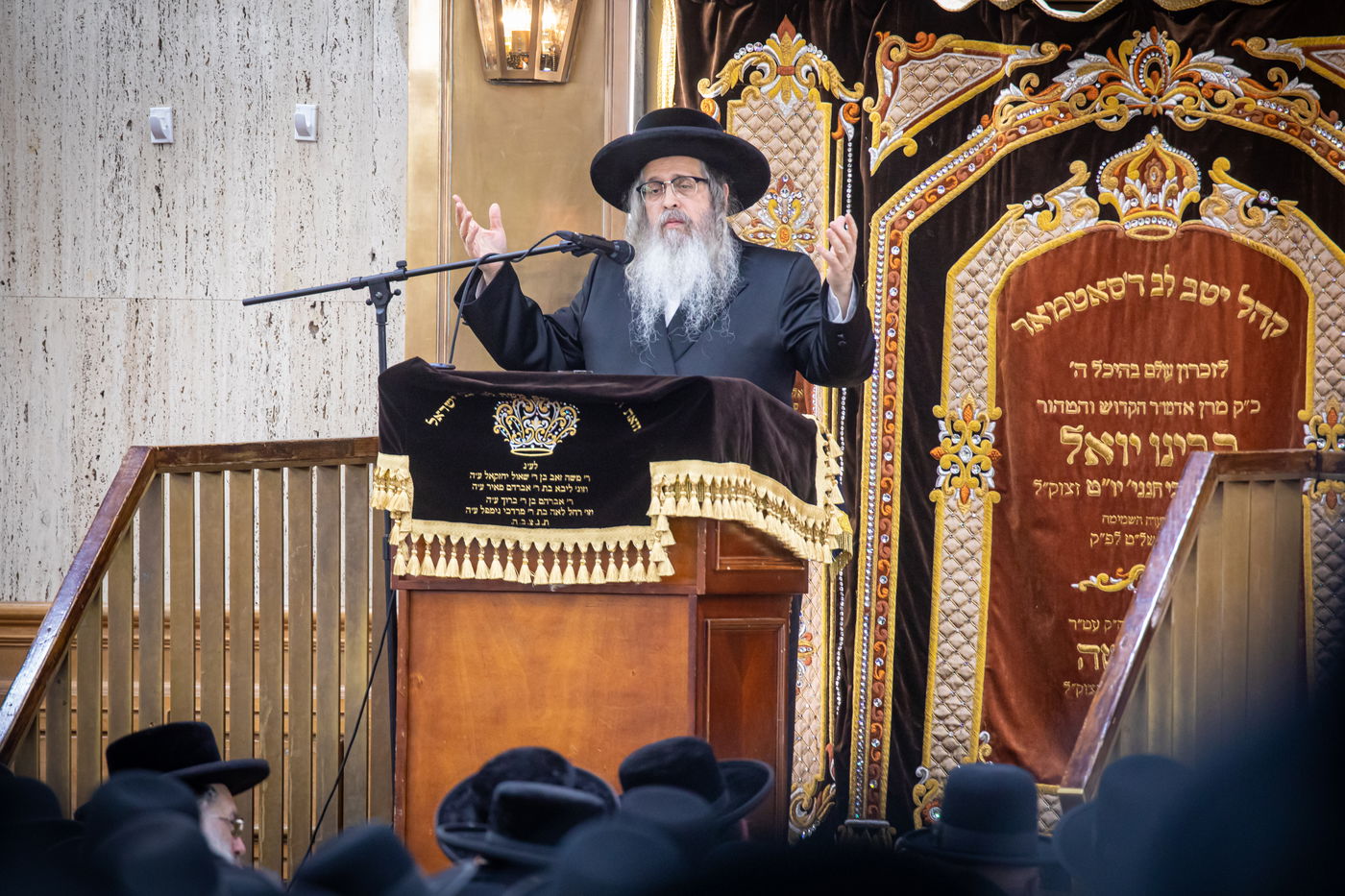 סאטמר יכתבו ספר תורה חדש לזכרם של נפטרי הקורונה