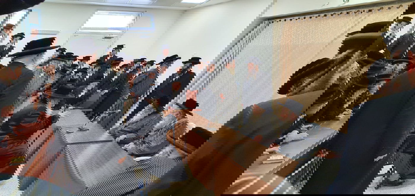 הרבי מויז'ניץ ניחם את הרבי מתולדות אהרן