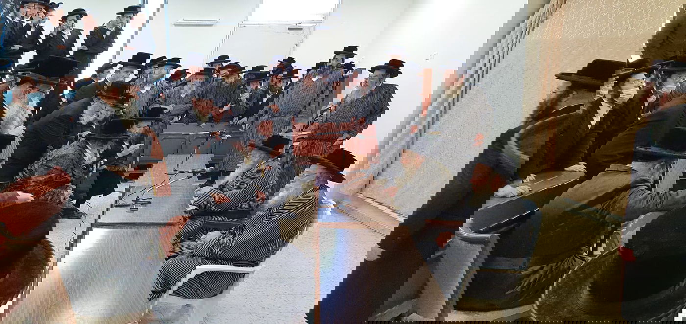 הרבי מויז'ניץ ניחם את הרבי מתולדות אהרן