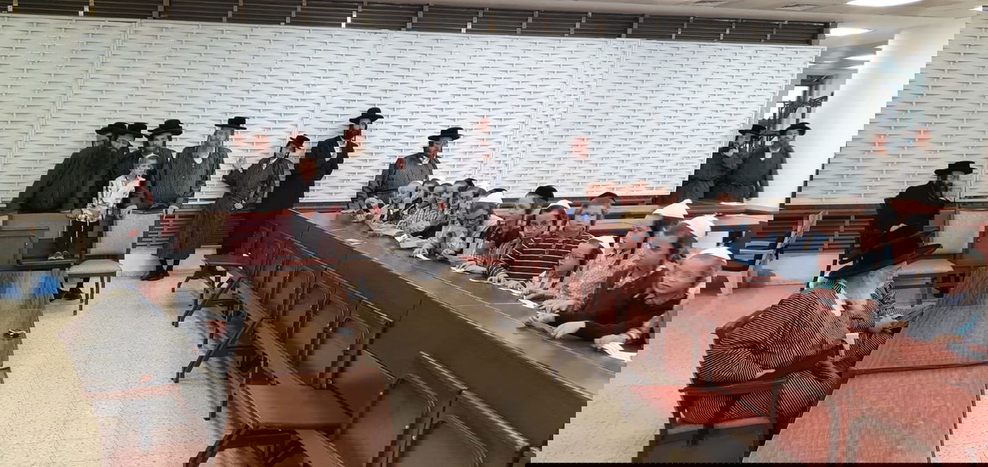 הרבי מויז'ניץ ניחם את הרבי מתולדות אהרן