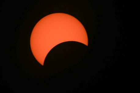 ליקוי חמה חלקי - בישראל; כך זה נראה • צפו