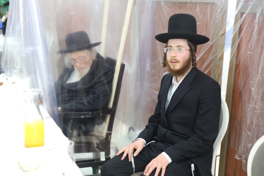 בהקפדה יתירה: צפו בחתונה של ה'חזונאישניקים'