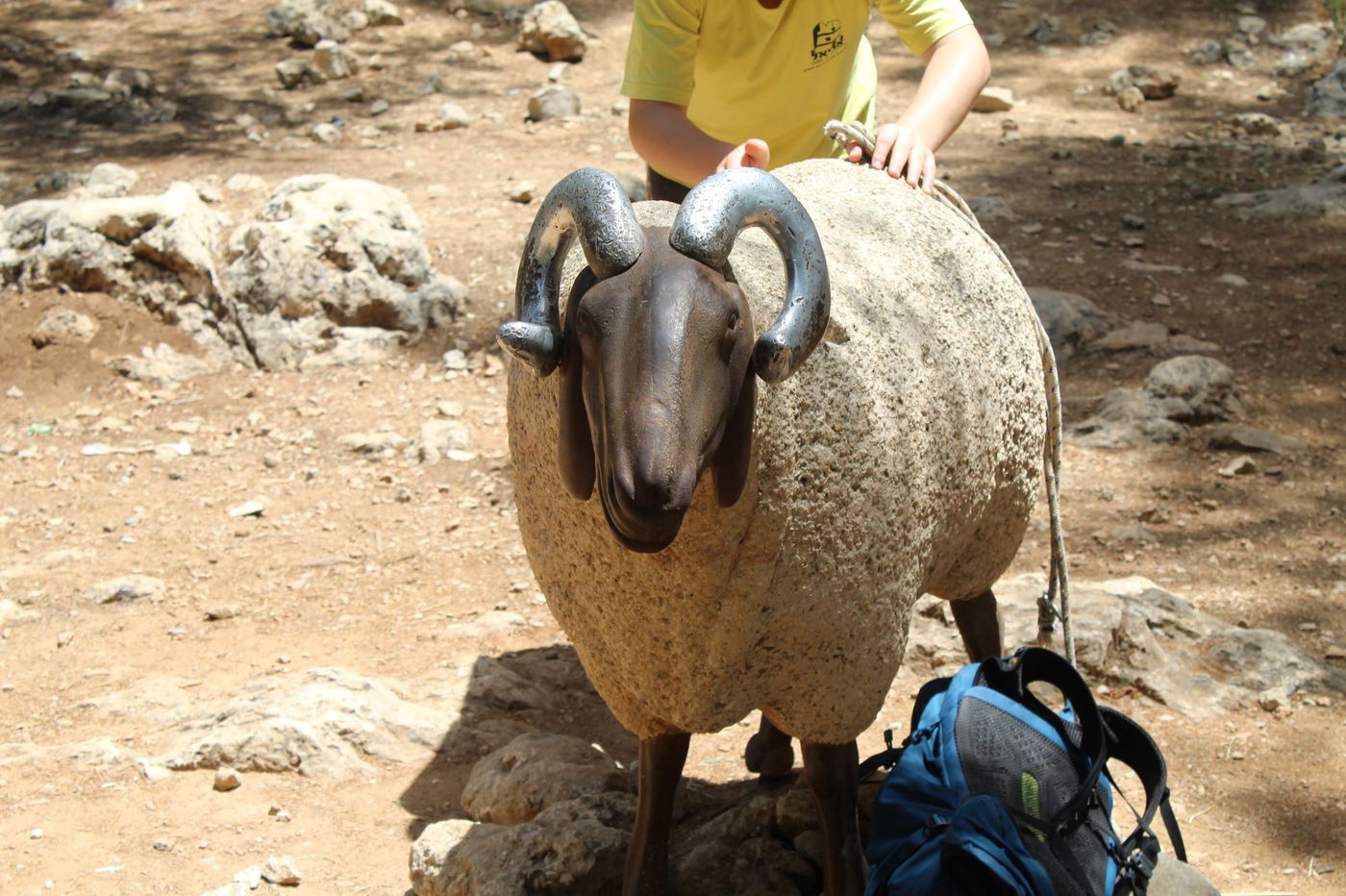"שביל המעיינות" ואתר ההנצחה "יד קנדי"