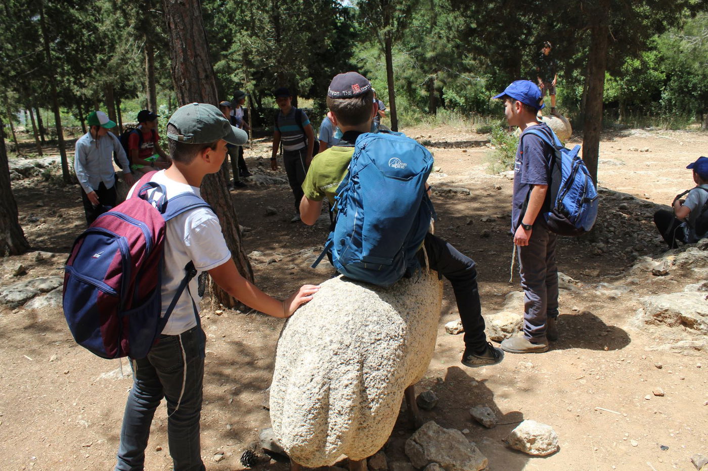 "שביל המעיינות" ואתר ההנצחה "יד קנדי"