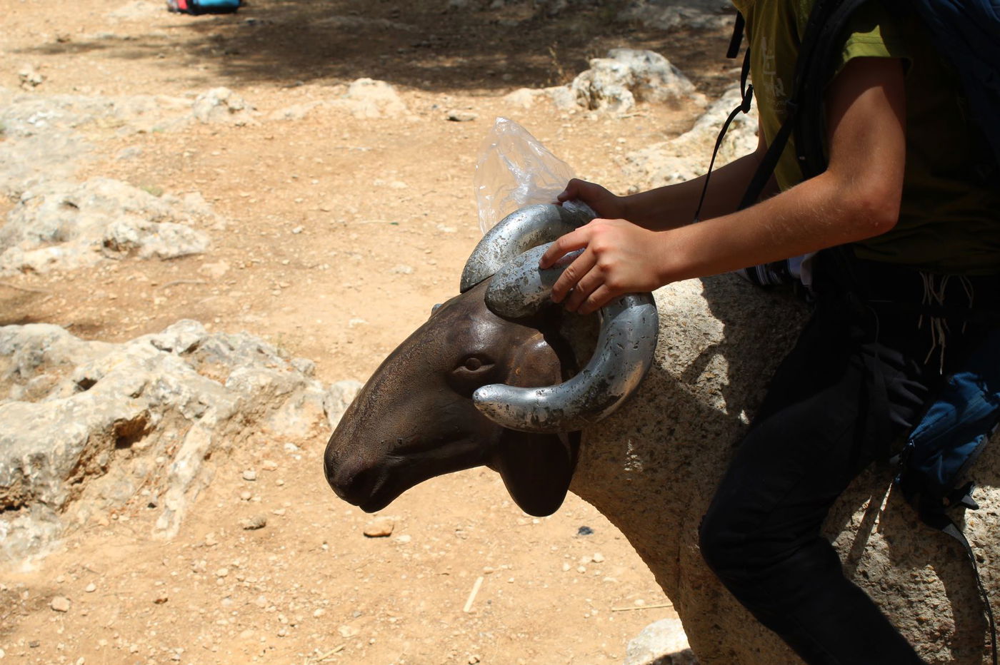 "שביל המעיינות" ואתר ההנצחה "יד קנדי"