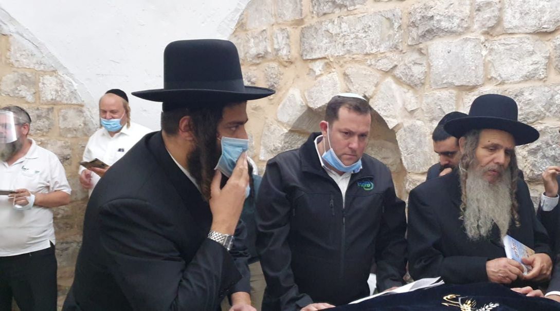 הגאב"ד, האדמו"ר וראש העיר בקבר יוסף