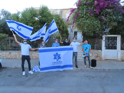 פעילי ימין פתחו במחאה מול ביתו של הרב הרפורמי, אריק אשרמן